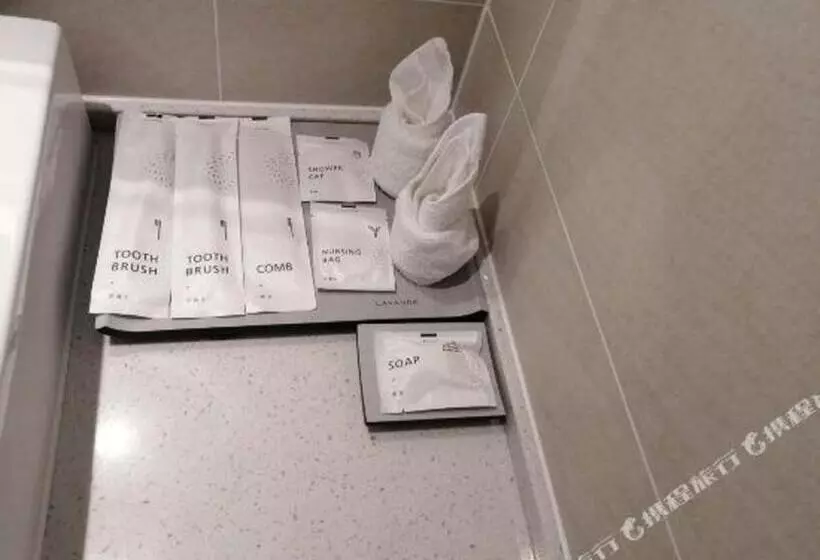 Lavande Hotels· Yueyang Linxiang Zhongfa