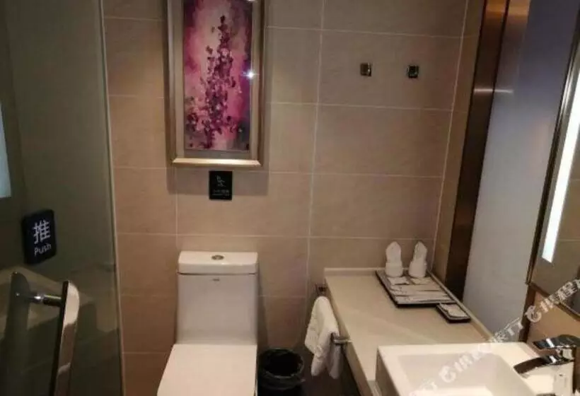 Lavande Hotels· Yueyang Linxiang Zhongfa