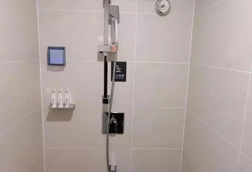 Lavande Hotels· Yueyang Linxiang Zhongfa