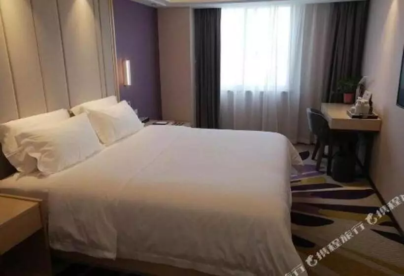 Lavande Hotels· Yueyang Linxiang Zhongfa