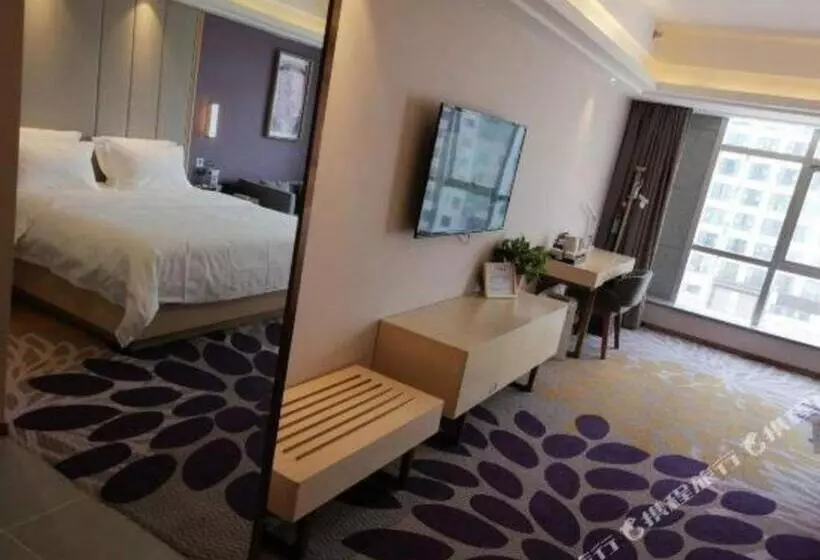 Lavande Hotels· Yueyang Linxiang Zhongfa