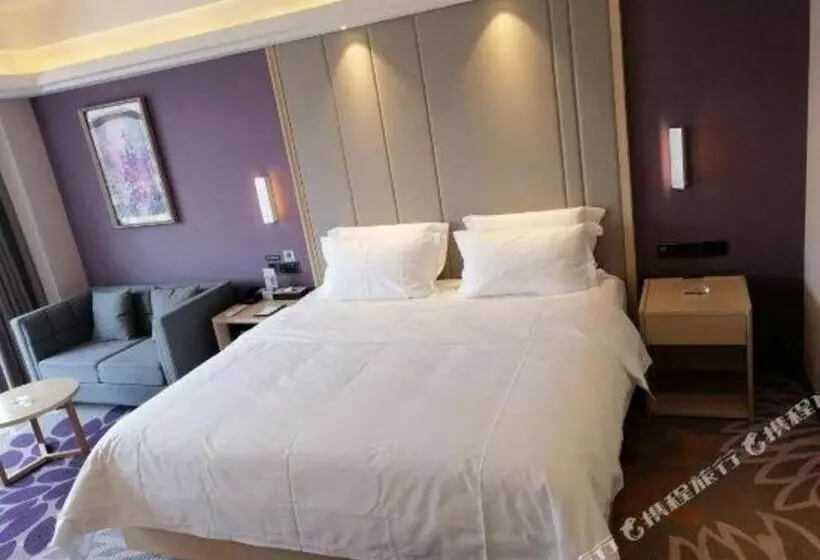 Lavande Hotels· Yueyang Linxiang Zhongfa