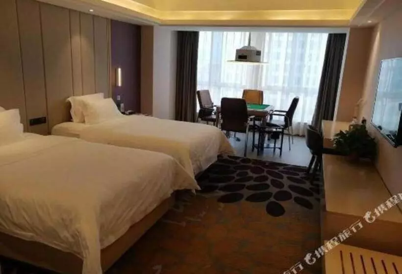 Lavande Hotels· Yueyang Linxiang Zhongfa