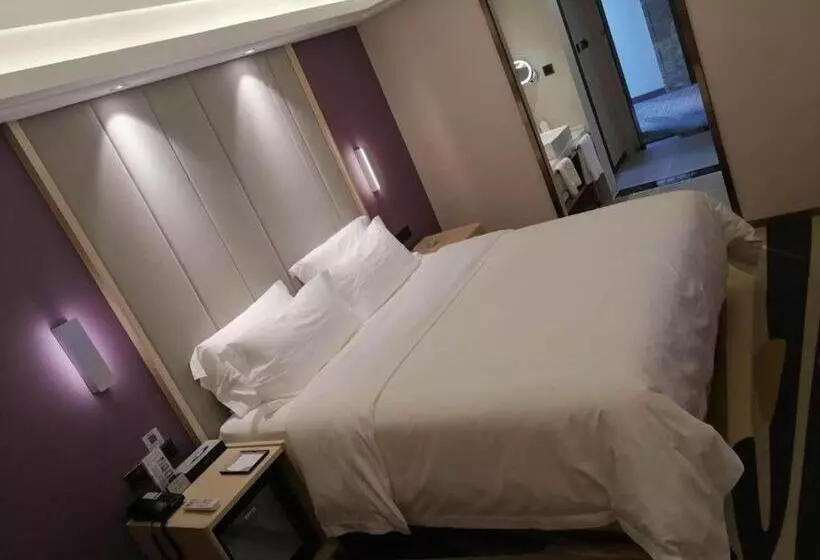 Lavande Hotels· Yueyang Linxiang Zhongfa