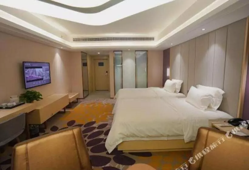 Lavande Hotels· Yueyang Linxiang Zhongfa