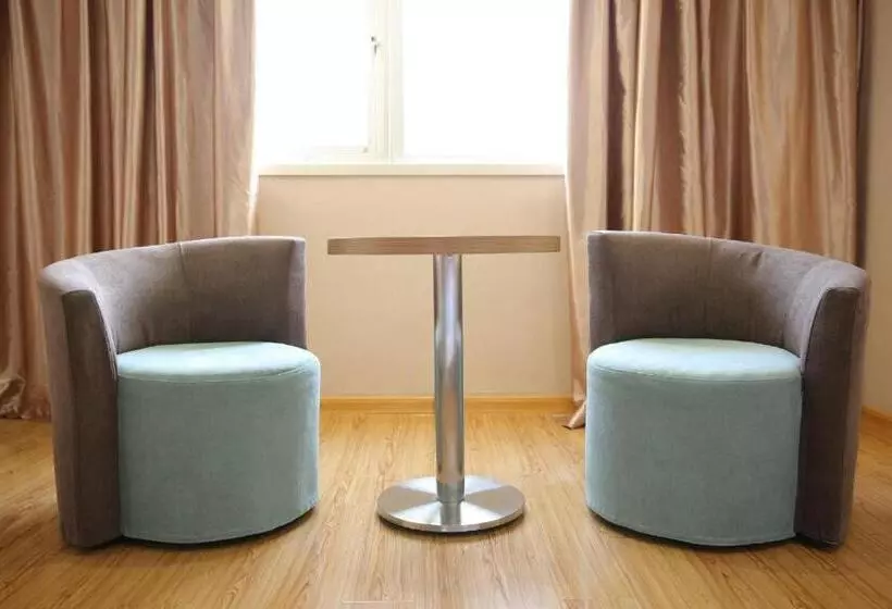 Pai Hotel Puyang Feilong Bus Terminal Shengli Road