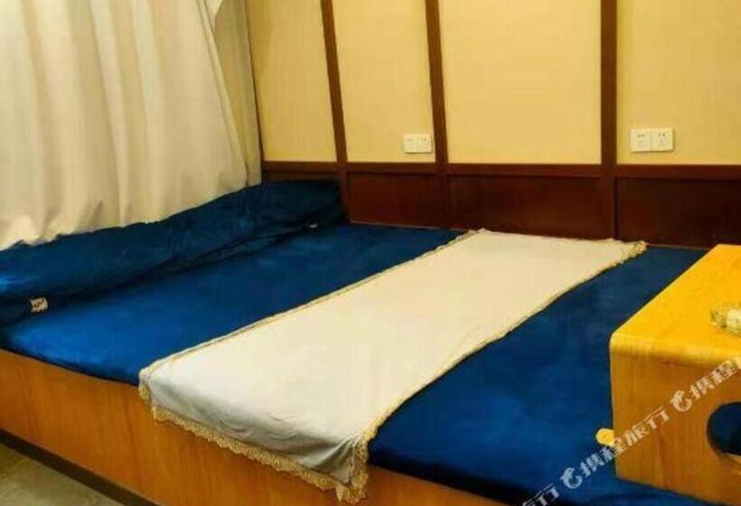 Xana Hotelle· Tai An Tianwai Village Railway Station