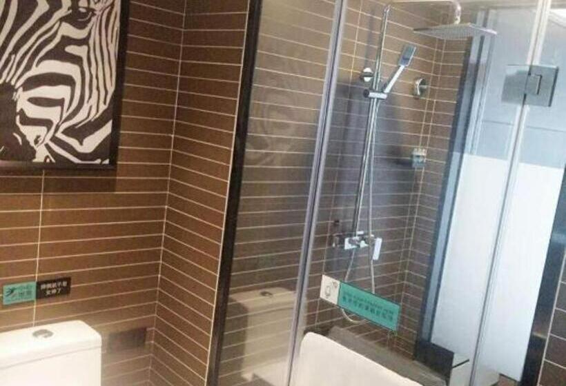 Xana Hotelle· Tai An Tianwai Village Railway Station