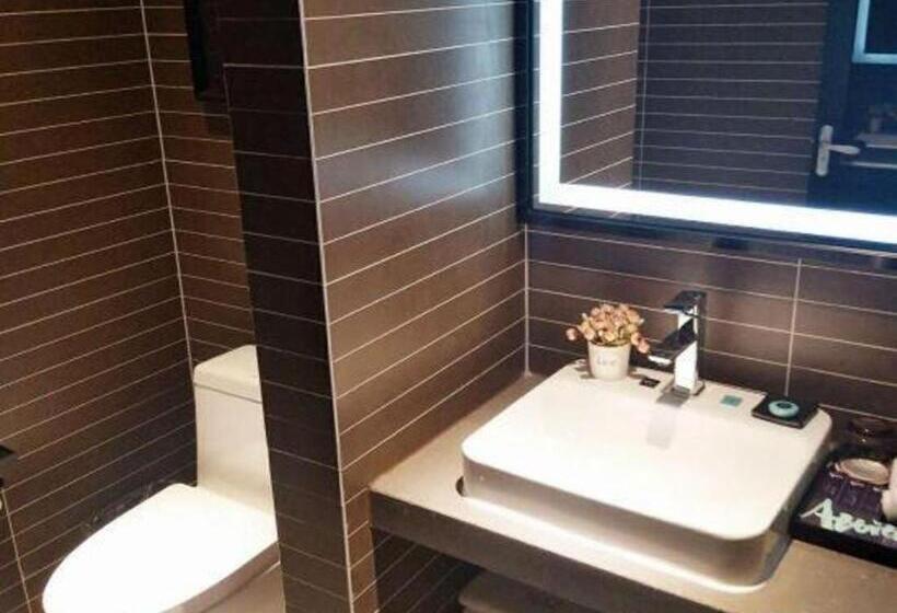 Xana Hotelle· Tai An Tianwai Village Railway Station