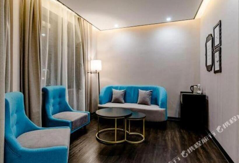 Xana Hotelle· Tai An Tianwai Village Railway Station