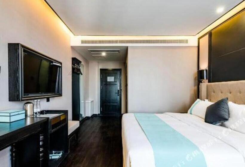 Xana Hotelle· Tai An Tianwai Village Railway Station