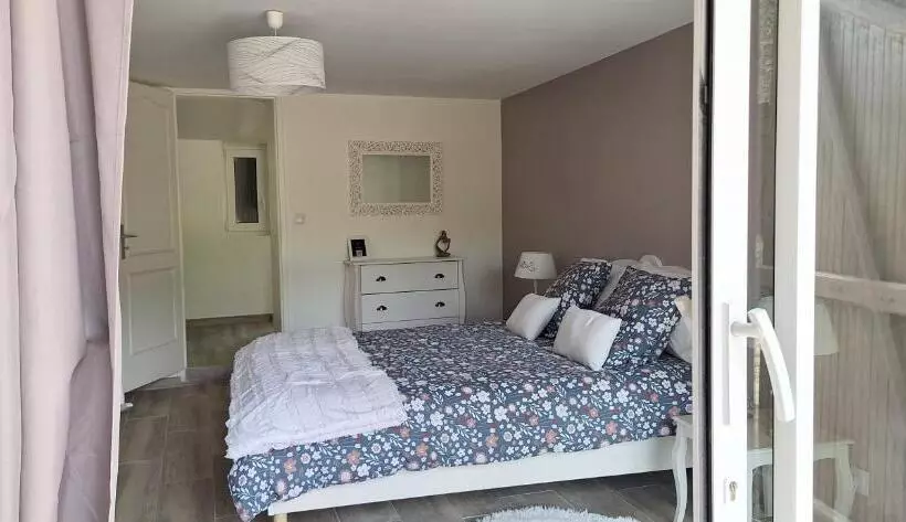 Aamiaismajoitus (B&B) Le Relais Des Clefs   Au Calme Du Gatinais   Escapade à Deux   Terrasse Privée   Wifi   Offre Romant