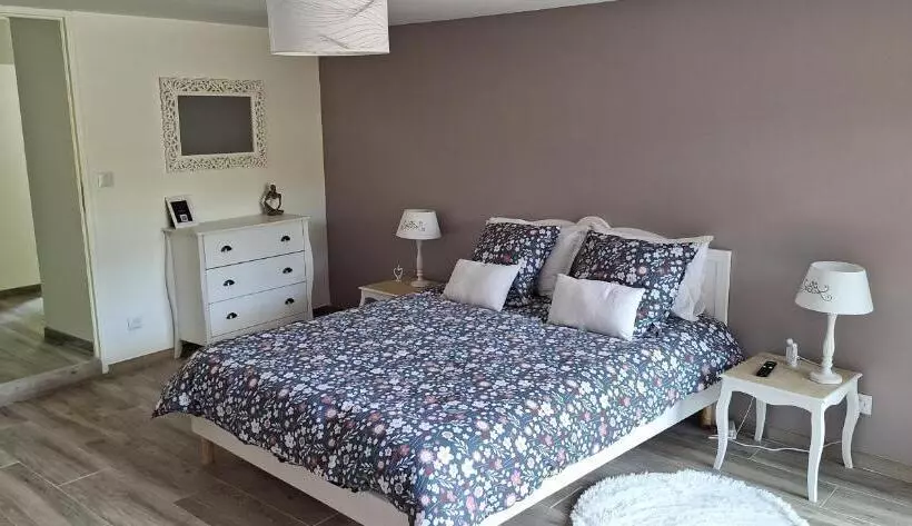 Aamiaismajoitus (B&B) Le Relais Des Clefs   Au Calme Du Gatinais   Escapade à Deux   Terrasse Privée   Wifi   Offre Romant