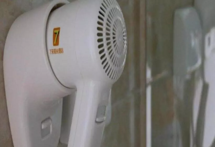 Hotelli 7 Days Inn Ya An Langqiao Pedestrian Street Center