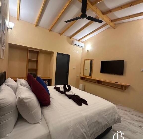 هتل Blue Coral Thoddoo