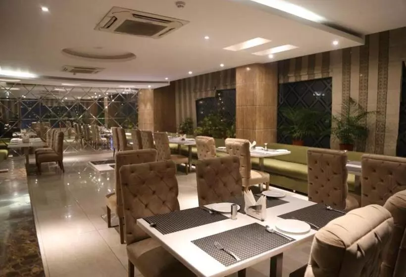 ホテル Pacific Roorkee