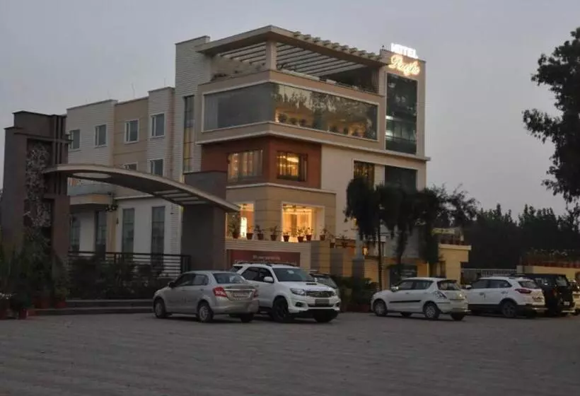 ホテル Pacific Roorkee