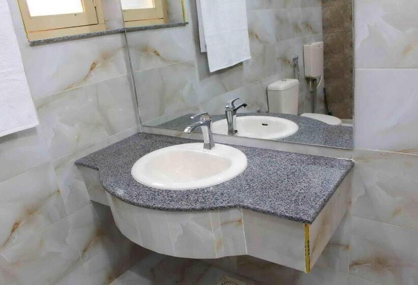 پانسیون 4 Kanal Entire Private Guest House With 2 Bedrooms Attached Bathrooms And Kitchen And Lawn