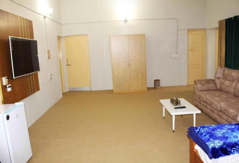 پانسیون 4 Kanal Entire Private Guest House With 2 Bedrooms Attached Bathrooms And Kitchen And Lawn