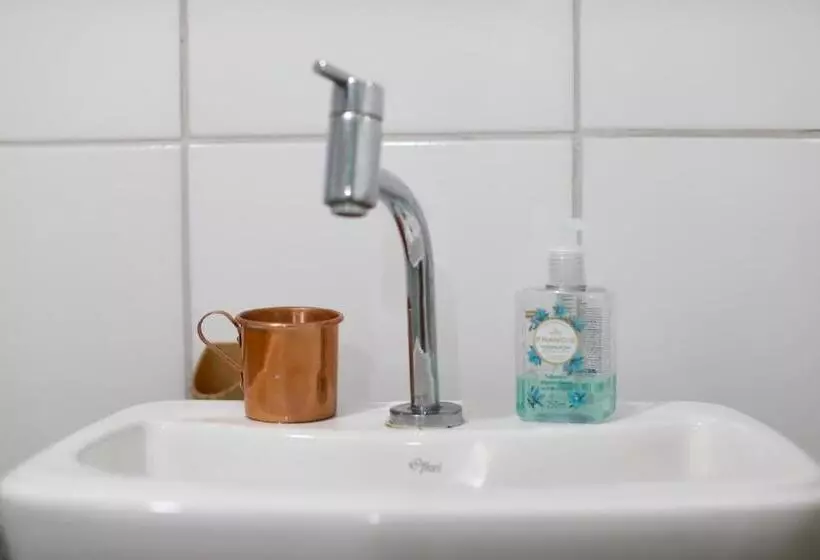 ペンション Casa Matatiso   Quartos Privados Em Casa Hostel No Abraão