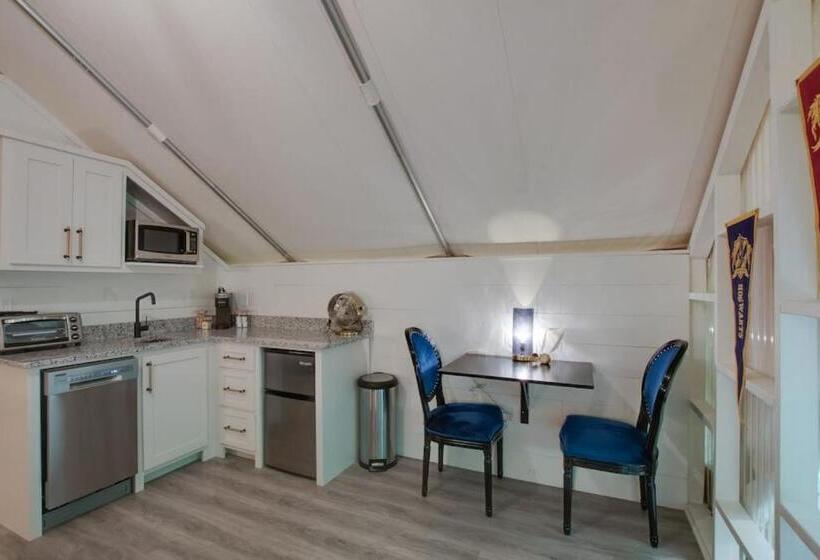 Курорт Hogwarts Luxury Glamping Tent Harry Potter Theme