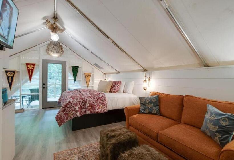 Курорт Hogwarts Luxury Glamping Tent Harry Potter Theme