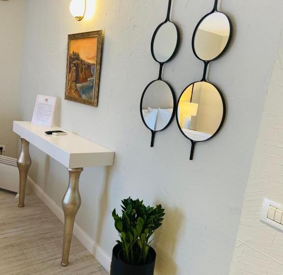 هتل Tagoo Vama Veche