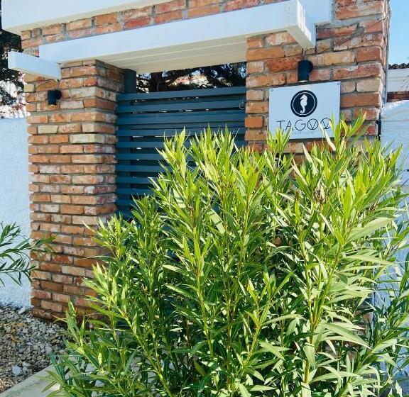 هتل Tagoo Vama Veche