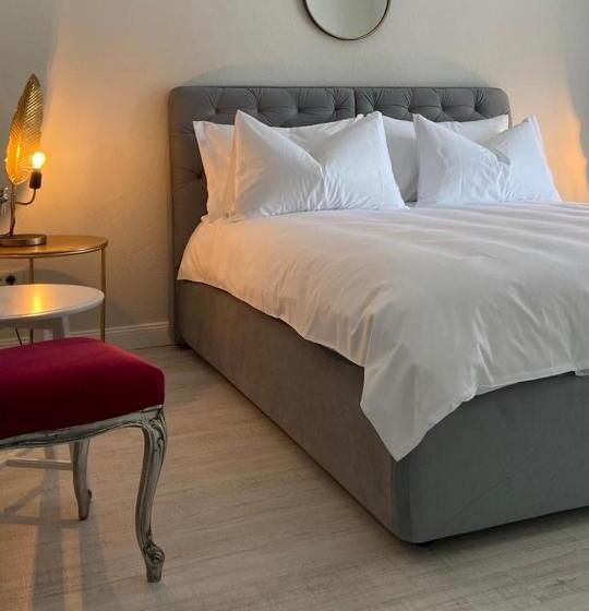 هتل Tagoo Vama Veche