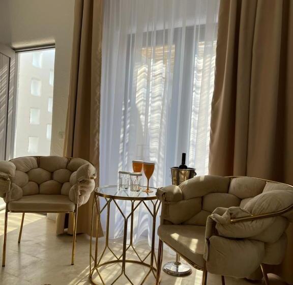 هتل Tagoo Vama Veche