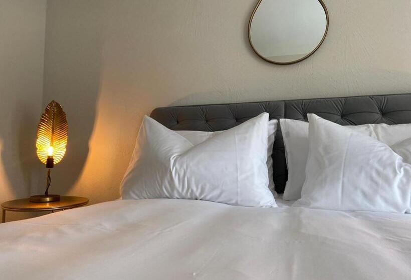 هتل Tagoo Vama Veche