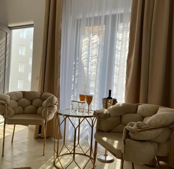 هتل Tagoo Vama Veche