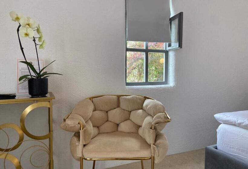 هتل Tagoo Vama Veche