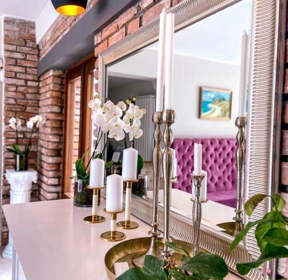 هتل Tagoo Vama Veche