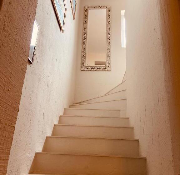 هتل Tagoo Vama Veche