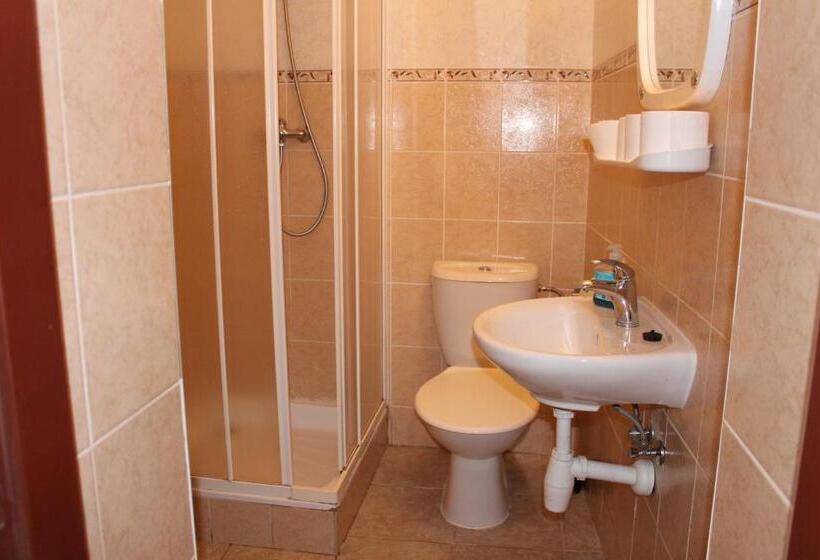 بنسيون Penzion Bulhary S Vinným Sklepem