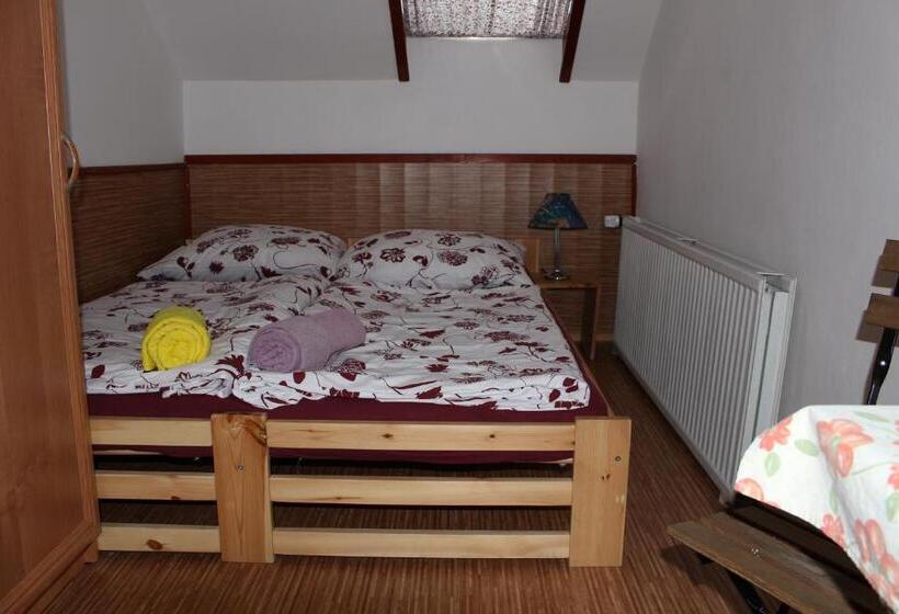 بنسيون Penzion Bulhary S Vinným Sklepem