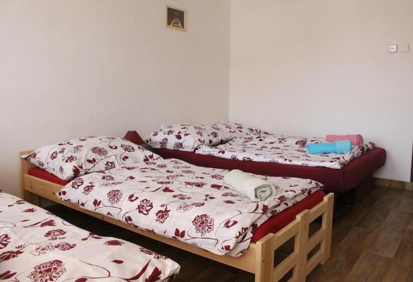 بنسيون Penzion Bulhary S Vinným Sklepem