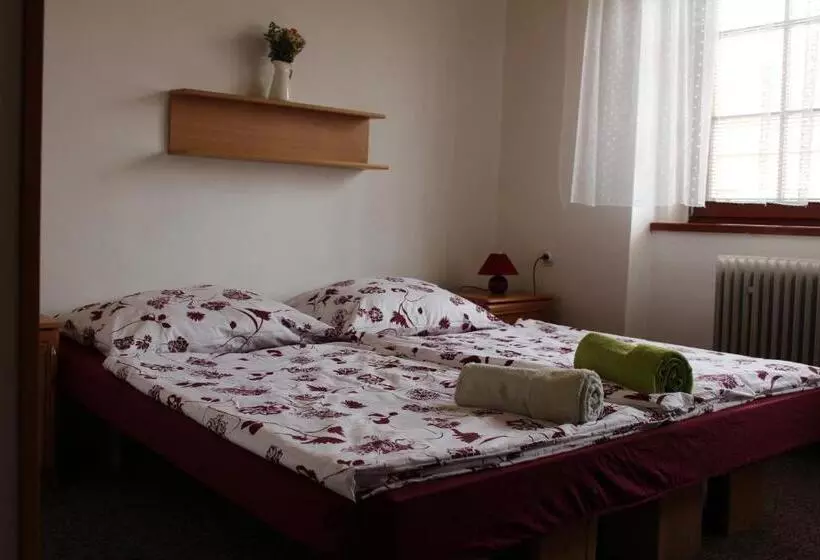 ペンション Penzion Bulhary S Vinným Sklepem