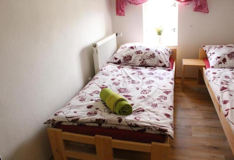 بنسيون Penzion Bulhary S Vinným Sklepem