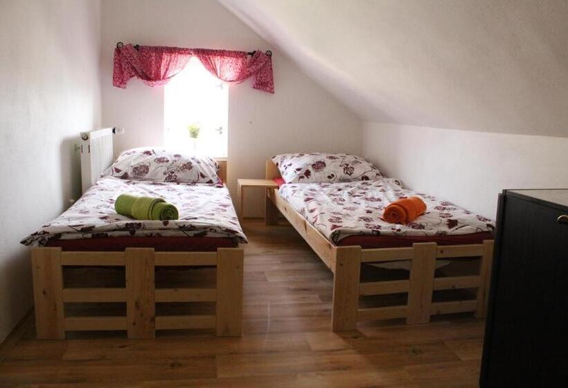 بنسيون Penzion Bulhary S Vinným Sklepem