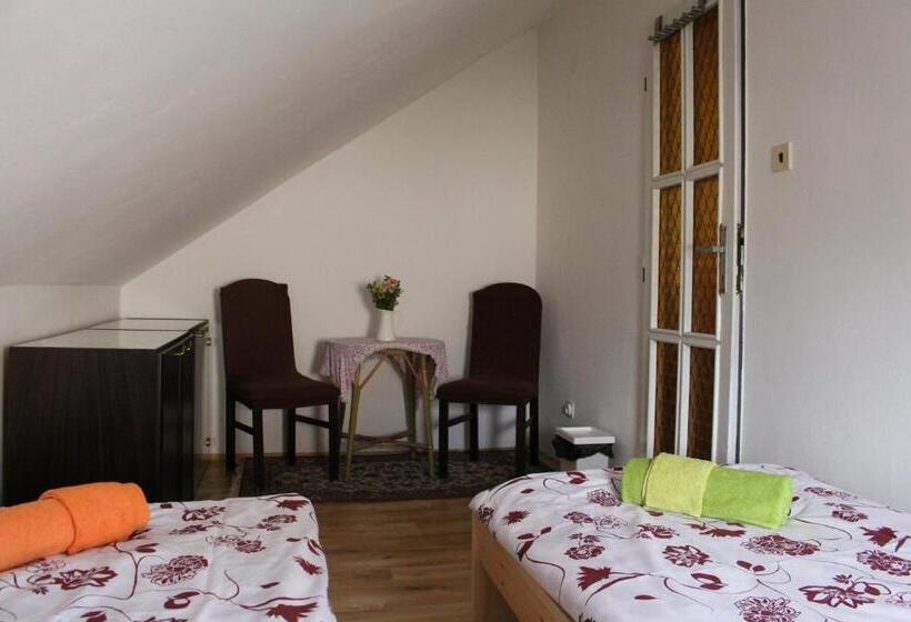 بنسيون Penzion Bulhary S Vinným Sklepem