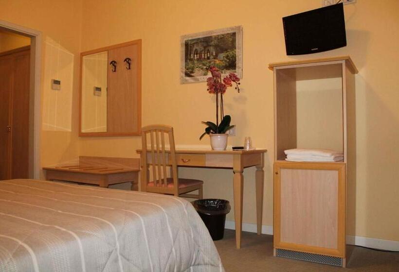 هتل Cremona Viale