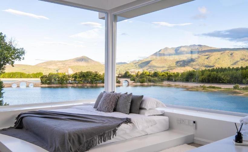 Szálló House & White Lakeside Lodge