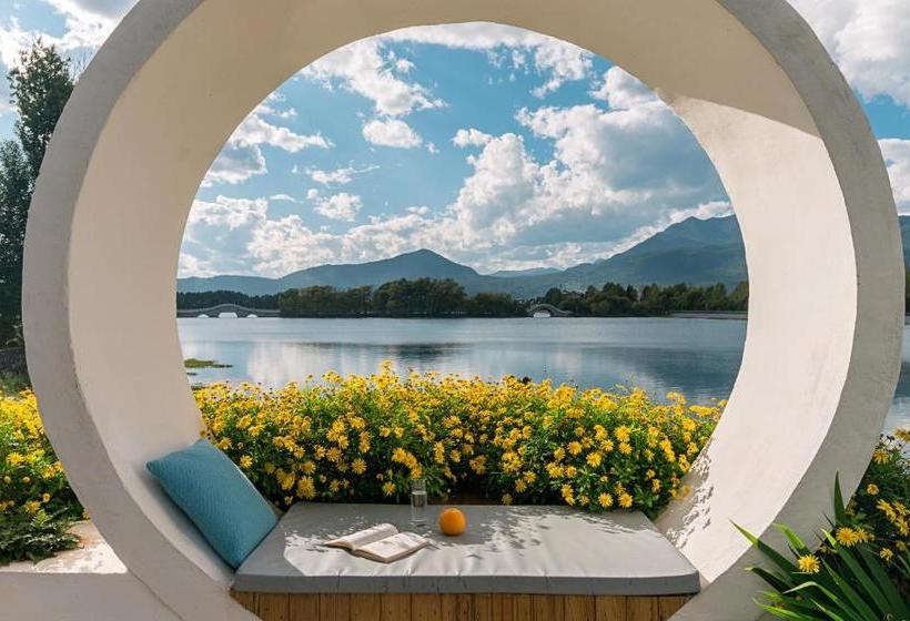 Szálló House & White Lakeside Lodge