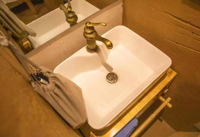 Hostel Right Here