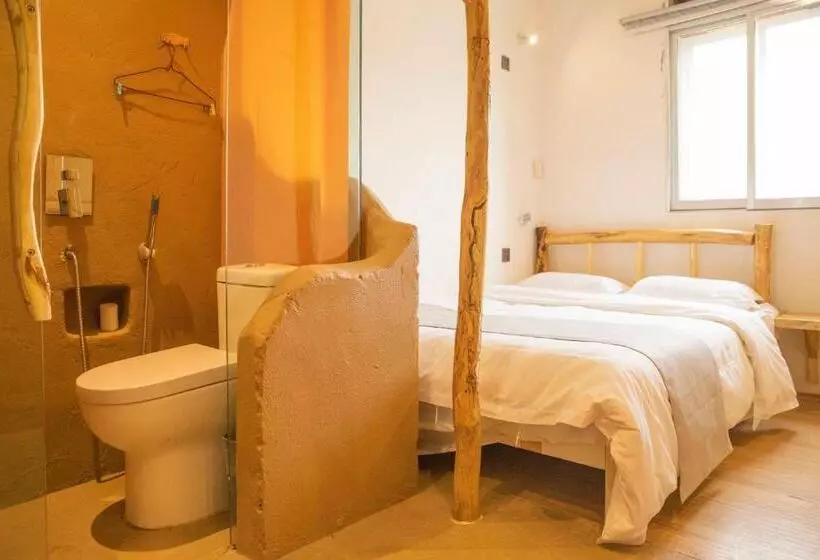 Hostel Right Here