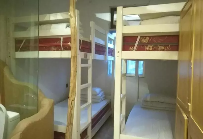 Hostel Right Here