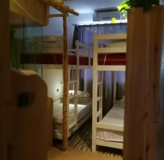 Hostel Right Here