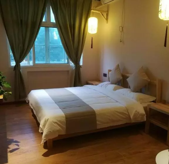 Hostel Right Here